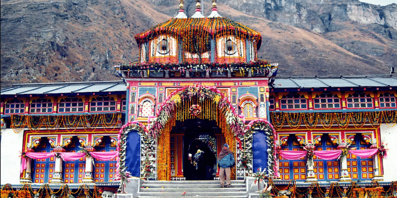 Uttarakhand by euttaranchal - Badrinath Temple . Pic: Abhishek Firmal . To  get featured, DM us or tag us at @euttaranchal . #uttarakhand #badrinath  #chardham #chamoli | Facebook